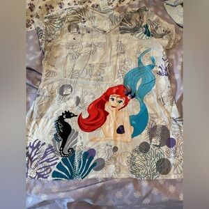 Ariel top scrub size large very beautiful and unique must have 🩷